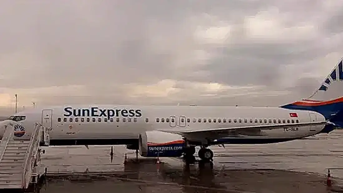 Antalya Uçağına 'Bomba' İhbarı: Londra'ya Acil İniş Yaptı