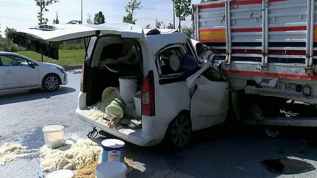 Başakşehir'de Kaza Tutanağı Tutulurken Arkadan Çarpan Araç Sürücüsü Sıkıştı