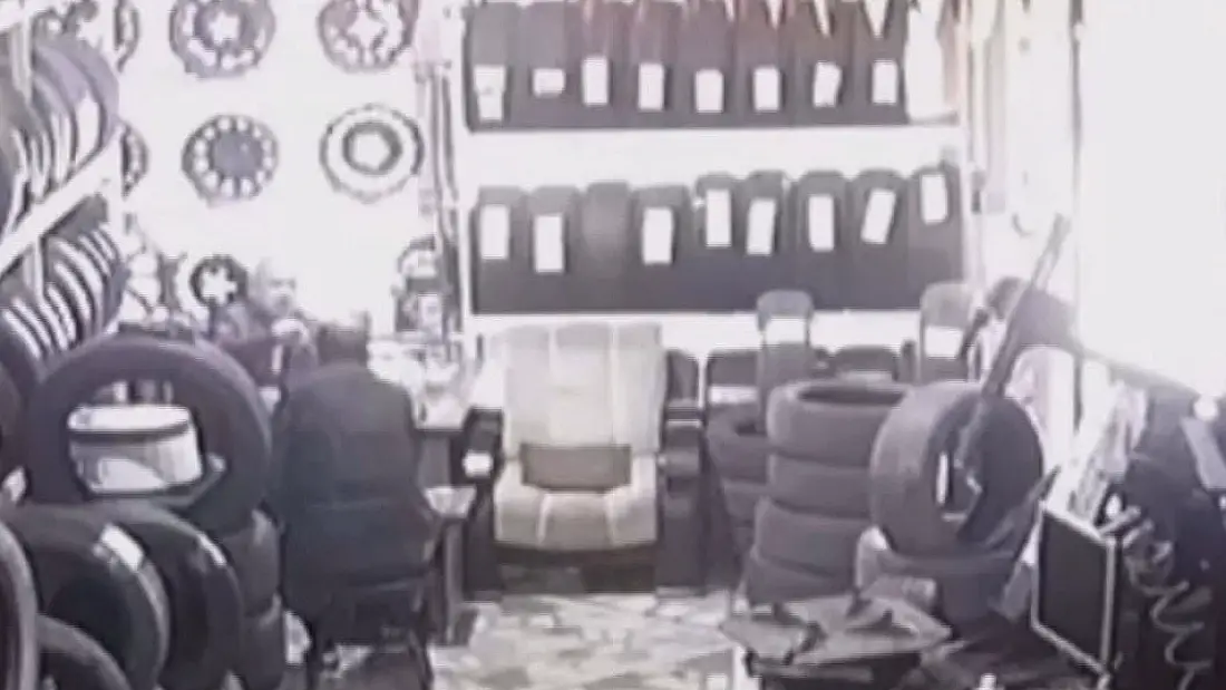 Bayrampaşa'da Akrabasını Silahla Vuran Şüpheli Kamerada