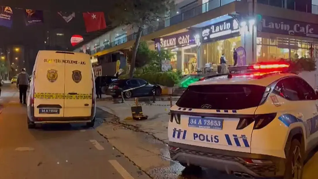 Beylikdüzü'nde Bir Kafeye Silahlı Saldırı: Yaralı Yok, Şüpheli Kaçtı