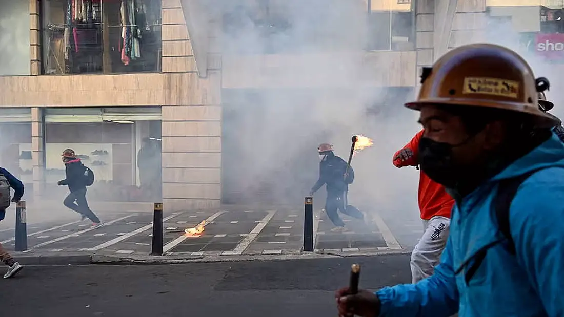 Bolivya'da Madenciler Protesto Ediyor: Ülke Geneli Yollar Kapandı