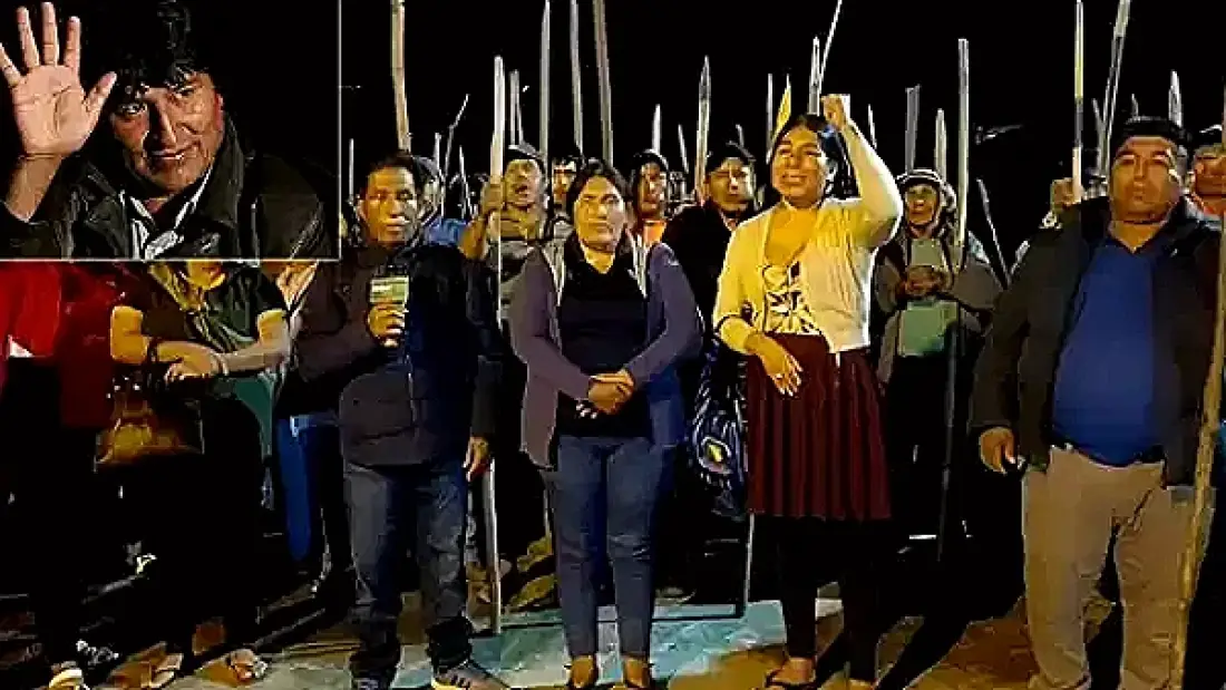 Bolivya'da Morales'in Kaçırılacağına Dair Söylentiler Üzerine Halk Konutunun Çevresinde Barikat Kurdu
