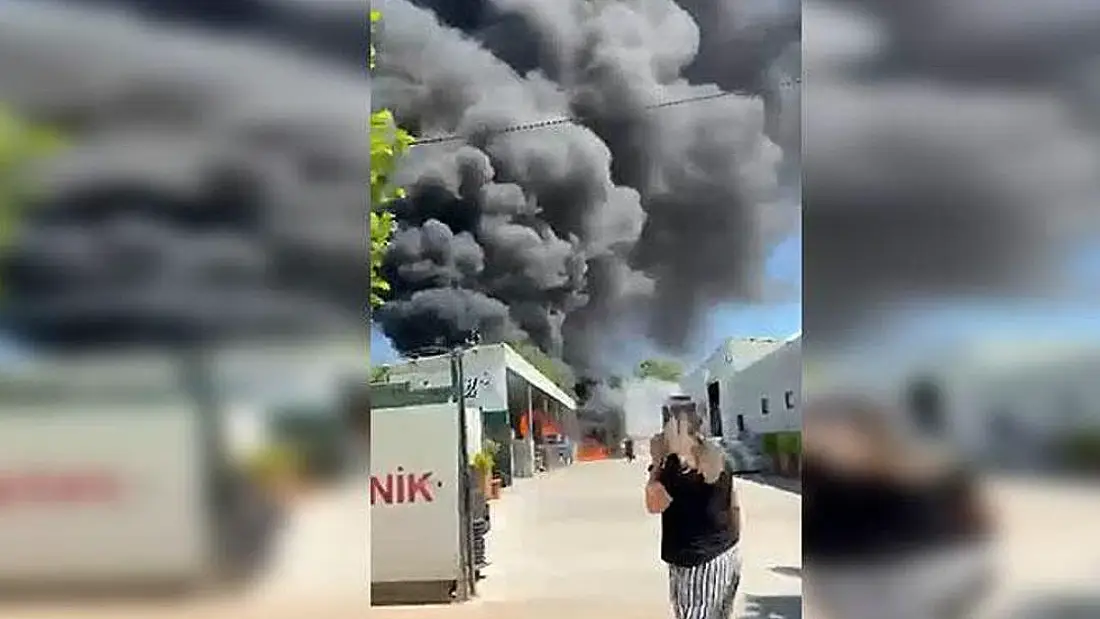 Bursa'da Depo Yangını Söndürüldü