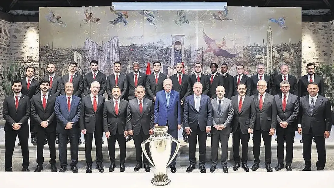 Cumhurbaşkanı Erdoğan, Galatasaraylıları Kabul Etti: "Başarılarımızın Devamını Diliyorum"