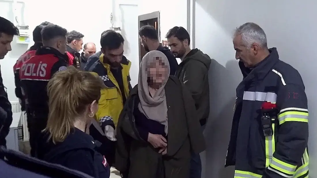 Erzurum'da Tartışma Kanlı Bitti: Anneanne Torunu Tarafından Bıçakla Yaralandı ve Rehin Alındı