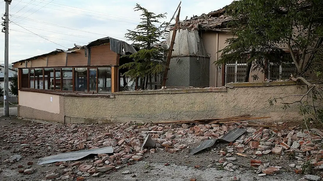 Eskişehir'de Yıldırım Caminin Minare Yıkıldı