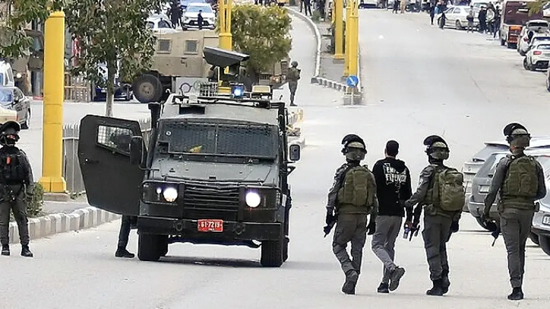 İsrail, Batı Şeria'da 40 Filistinliyi Gözaltına Aldı