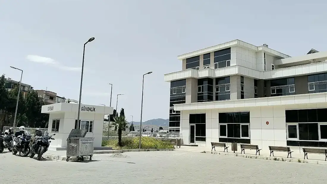 İzmir'de Şantiyede Yanmış Kadın Cesedi Bulundu, Bir Kişi Gözaltına Alındı