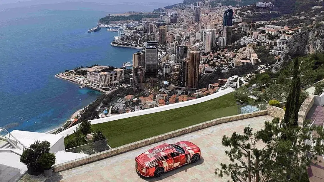 Jaguar'ın Yeni Elektrikli Modeli Type 01 Tanıtılıyor