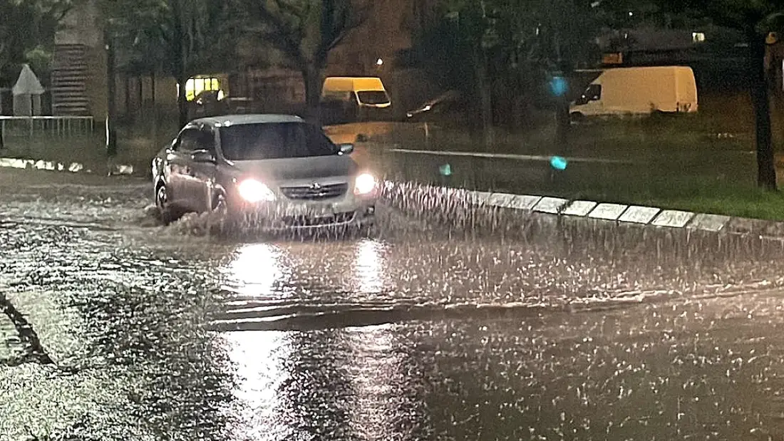 Kayseri'de Sağanak Sele Neden Oldu, Trafik Durma Noktasına Geldi