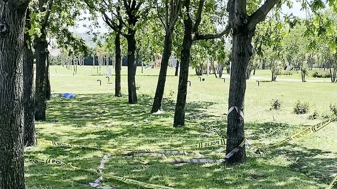 Küçükçekmece'de Polise Silahlı Saldırı Girişimi: Şüphelilerin Çantasından Kalaşnikof Tüfek Çıktı
