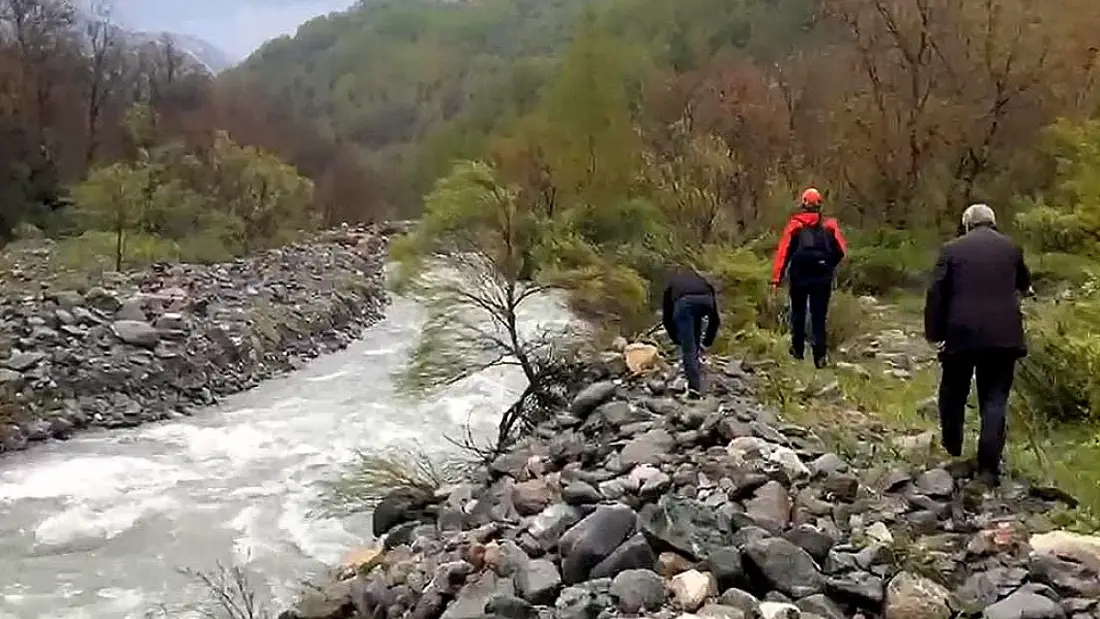 Muş'ta Köprüden Düşen Kadın Akıntıya Kapıldı: Arama Kurtarma Çalışmaları Sürüyor