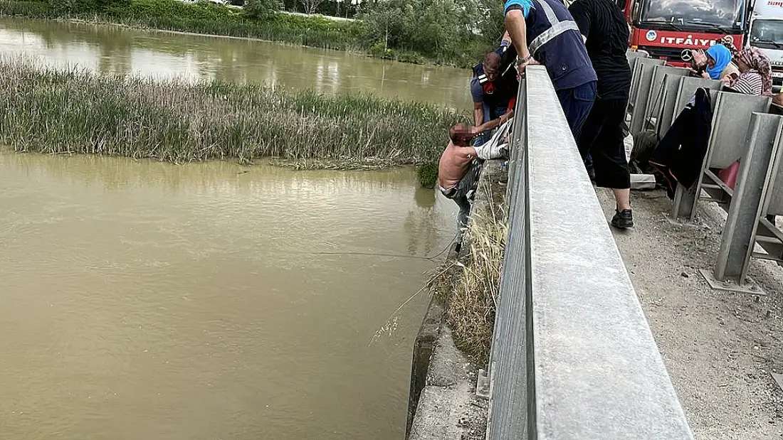 Sakarya Köprüsü'nde intihar girişimi: Ekipler 2,5 saatlik ikna sonrası şahsı kurtardı