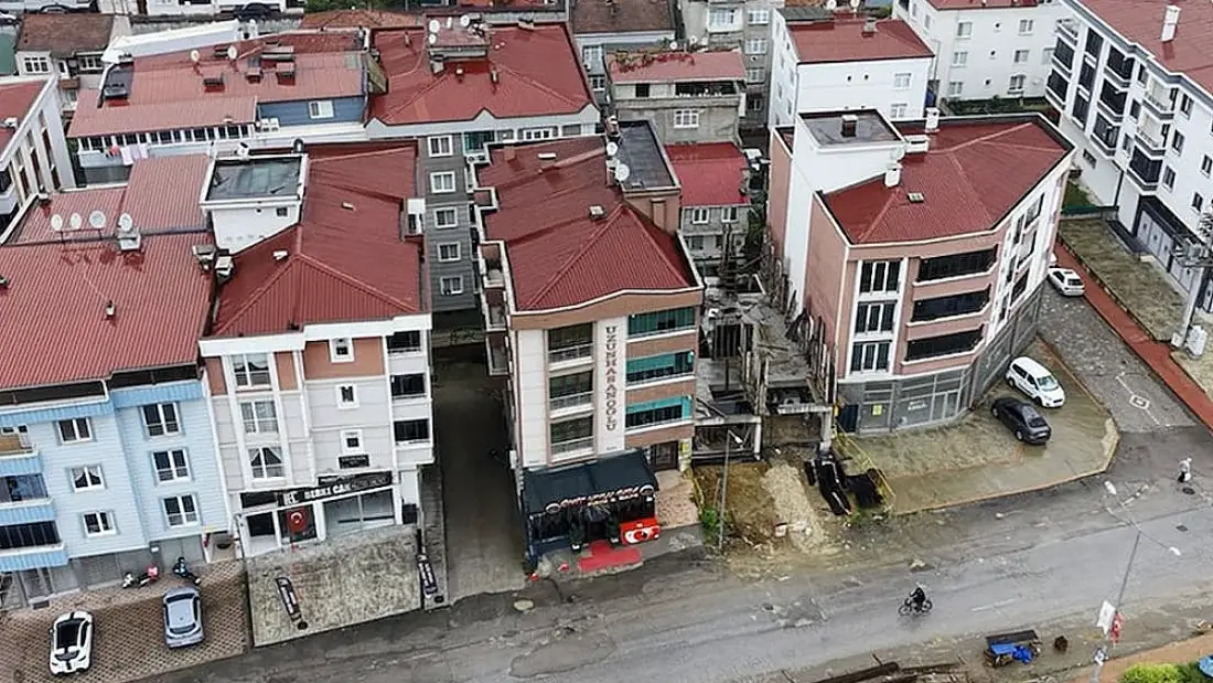 Samsun'da Su Sızıntısı Paniği: Vatandaşlar Evlerini Terk Ediyor