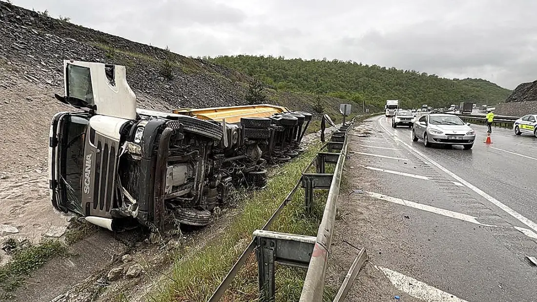 Samsun'da Zincirleme Kaza: 2 TIR Çarpıştı, 2 Kişi Yaralandı