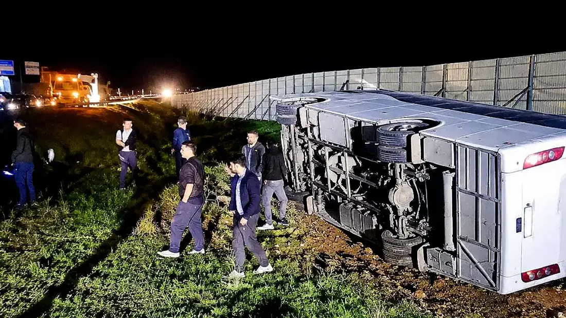 Taraftarları Taşıyan Midibüs Devrildi: 25 Yaralı