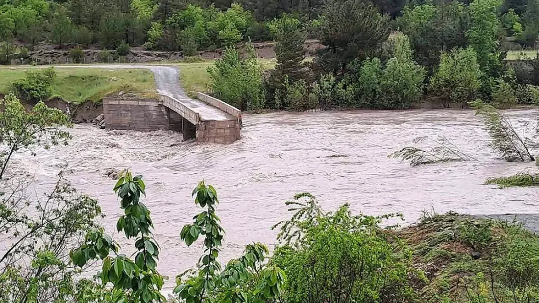 Tokat'ta Fazla Yağışlar Nedeniyle Köprüde Kayma Meydana Geldi