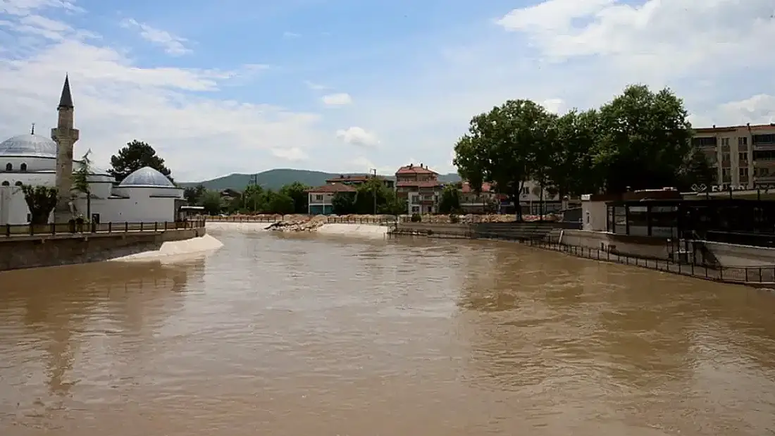 Tokat'ta Yeşilırmak Taşkın Riski: Ev ve İş Yerleri Tahliye Ediliyor