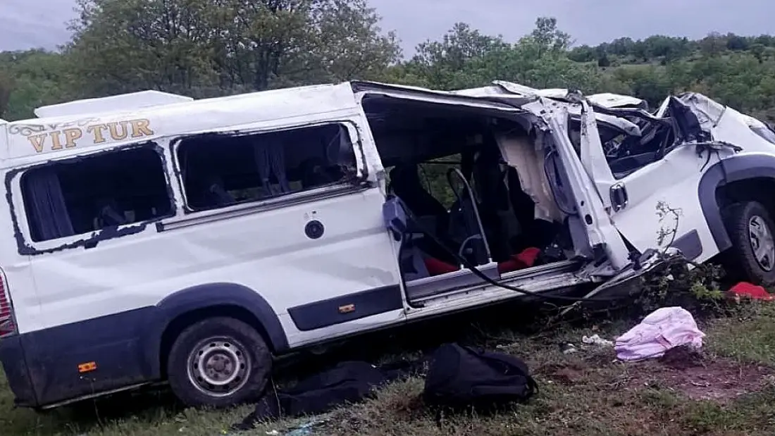 Yozgat'ta öğrenci servisi devrildi: 2 öğrenci ve sürücü hayatını kaybetti, 7 öğrenci yaralandı