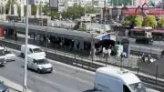 Beylikdüzü Metrobüs Durağında Bıçaklı Kavga: Bir Kişi Hayatını Kaybetti, Baba ve Oğlu Gözaltında