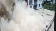 Trabzon'da İstinat Duvarı Çöktü: Bir Çocuk Saniyelerle Kurtarıldı