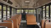 Halk Otobüsü Şoförü Engelli Yolcuyu Sırtında Taşıdı