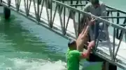 Adana'da Sulama Kanalına Giren İki Kişi Boğulma Tehlikesi Geçirdi