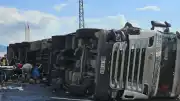 Ağrı'da Zincirleme Trafik Kazası: 1 Ölü, 4 Yaralı