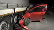 Edirne'de Tıra Arkadan Çarpan Otomobilin Sürücüsü Hayatını Kaybetti