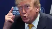 ABD Başkanı Trump İran'a Yönelik Tehdidini Yineledi: "Onları Daha Önce Hiç Görmedikleri Seviyelerde Bombalamaları İçin Talimat Verdim"