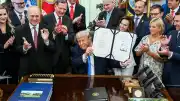 ABD Başkanı Trump, Kanada'ya Gümrük Vergisini Yüzde 50'ye Çıkardı