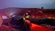 Ceyhan'da otoyolda emniyet şeridinde bekleyen TIR'a otomobil çarptı: 2 kişi yaşamını yitirdi