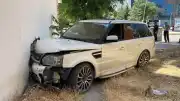 Elazığ'da Kontrolden Çıkan Cip Kaldırıma Çarptı: 2 Yaralı
