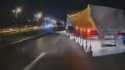Esenyurt TEM Otoyolu'nda Hafriyat Kamyonlarının Tehlikeli Şerit Değiştirmesi Kamerada