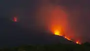 Etna Yanardağı'nda Volkanik Hareketlilik: Uçuşlarda Aksamalar Yaşanıyor