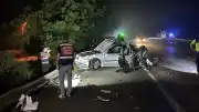 Kocaeli'de tırın arızalı otomobile çarpması sonucu 1 çocuk yaşamını yitirdi, 3 kişi yaralandı