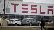 Tesla Sürücüsü Kazadan Önce Gaz Pedalına Tam Bastı: FSD Devre Dışı Kaldı