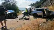 Tokat Niksar'da İki Otomobil Kafa Kafaya Çarpıştı: 10 Yaralı