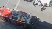 Gaziosmanpaşa'da Ayakkabıcıda Çıkan Yangında Çatıya Sığınanlar Kurtarıldı