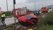 Burdur'da Otomobil ile Otobüs Çarpıştı: Polis Memuru Çift Yaralandı