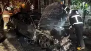 Edirne'de Park Halindeki Otomobil Motor Kısmından Çıkan Yangında Kullanılamaz Hale Geldi