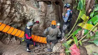 Laos'ta Sel Basan Mağarada Haftadır Mahsur Kalan 5 Kişi Kurtarıldı