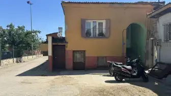 İzmir'de Kapıya Bırakılan Bebek Bulundu