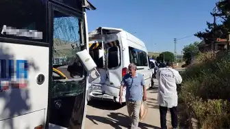 Kırşehir'de İşçi Servis Midibüsü ile Minibüs Çarpıştı: 42 Yaralı