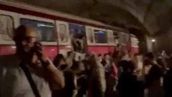 İstanbul Bostancı'da metro treni raydan çıktı: Yolcular tahliye ediliyor