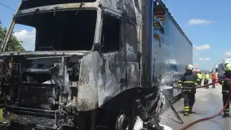 Amasya'da Seyir Halindeki Tırda Yangın: Kullanılamaz Hale Geldi