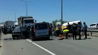 Karadeniz Sahil Yolu'nda Trafik Kazası: 2 Kişi Hayatını Kaybetti, 3 Yaralı