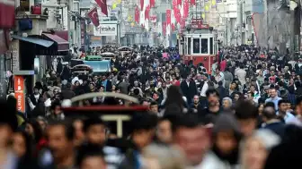 İstanbul'da Nüfus Yoğunluğu ve Kaynak Yetersizliği Tartışılıyor: Uzmanlardan 'Planlı Tersine Göç' Çağrısı
