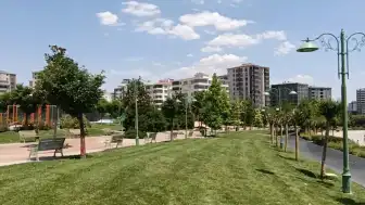 Batıkent'te Liseli Öğrenciler Arasında Bıçaklı Kavga: Bir Öğrenci Yoğun Bakımda