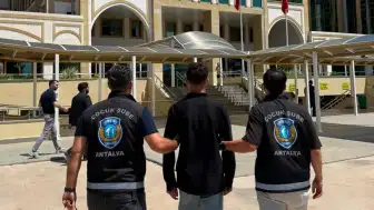 12'den Sonra 'Devlet Biziz' Diyen 17 Yaşındaki E.K. Gözaltına Alındı